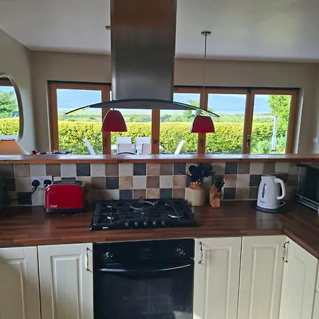 Relax In A Cosy Coastal Retreat *